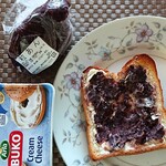清水製餡所 - クリームチーズと一緒にパンに塗ると美味しいっ‼️(但しチューブ入りの方が柔らかくて塗りやすいかと。店員さんにもそう薦められましたが、あんみつやどら焼きも作りたいのでこちらを選択)