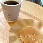 Coffee stand Aja - アヤブレンド400円、パンドジェンヌ（グルテンフリー）250円税込み