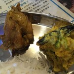 インド料理 パリワル - パリワルではイベント(板橋まつりなど)でしか食べられないチキンセクワ(これが旨い!)と、キャベツとじゃがいものアチャール(こちらも旨い!)