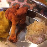 インド料理 パリワル - チキンロリポップと青パパイヤの漬物