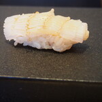 鮨 はやたか - バーナーでなく炭火で炙った白身魚