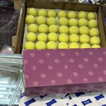 小池菓子舗  - うちわで冷まします。