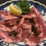 焼肉 神宮 - 黒毛和牛生タンカルビ