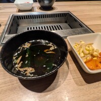 焼肉うしごろ 横浜店 - スープ、キムチ/ナムル