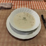 びーふ亭 - 各コース共通のクラムチャウダースープ