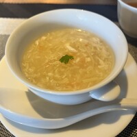 チャイニーズガーデンレストラン 深記 - ズワイ蟹身入り卵白スープ