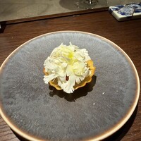 表参道 HYENE - リコッタチーズと生カリフラワー。カリンジャム添え