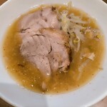 らーめん菊 - 塩パタン1450円　スープ