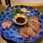 炭火と酒と肴 七福八郎 - 当然の白レバー　遅め来店は売り切れもありけり