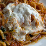 Legato - ブラータチーズとバジルのトマトソースパスタ；チーズがクリーミィー