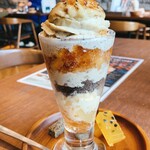 100本のスプーン - スモールのほう。キャラメリゼしたさつまいもがてっぺんに。途中は食感の違う素材がおり重なって飽きません。外に添えられたおまけたちも口直しにうれしいです