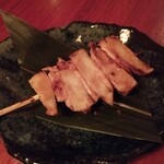 삿포로 야스케 사쿠라기초점 - 무라안 야키토리 374엔, 야키토리인데 닭고기가 아닌 돼지고기로 만든 무라안 야키토리, 이른바 야키돈입니다.