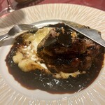 FUKUTEI - ～メインディッシュ〜
      牛フィレ肉とフォアグラのステーキ、ロッシー二風
      トリュフとフォンドヴォーのソース
      マデラ酒の甘みとトリュフの深い香りが溶け合う、王道の味わい。