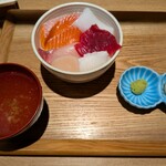 立ち食い海鮮丼 みこ食堂 - 