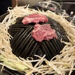 羊肉炭火焼 肉汁屋 - 