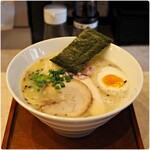 麺処 八鶏 - 料理写真:パイタン塩ら～めん 1000円