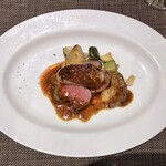 キャトルラパン - 肉料理 仔牛のフィレ肉とフォアグラのソテー　ポルト酒ソース