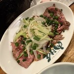 羊肉炭火焼 肉汁屋 - 