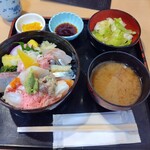 大衆割烹 大黒 - 料理写真:ランチの「大黒スペシャル海鮮丼999円」