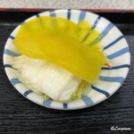 五番軒 - 沢庵と白菜の浅漬