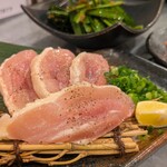 七輪大衆酒場 けむり - 阿波尾鶏もも