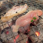 七輪大衆酒場 けむり - 阿波尾鶏もも