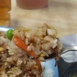 住吉食堂 - 色濃いめで白い部分もありますが、見た目ほど味も濃くなくまんべんなく味も入っています。