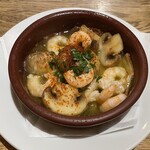 Bar Maquó - 芝海老とマッシュルームのアヒージョ