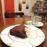 Cafe MIMI - ガトーショコラ、ブレンドコーヒー