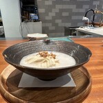 Refugeforestiere 五島 - 202511ズワイガニと山芋のフラン（洋風茶碗蒸し）、湯葉、里芋のポタージュ。