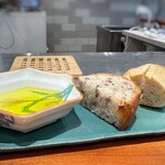 Refugeforestiere 五島 - 2025◆16穀米のパン、バケット。