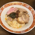 improv. - “味変ギミック”盛りだくさんの絶品チャーハン