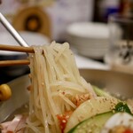 居酒屋 焼肉 明月館 - 麺リフトアップ