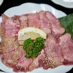 居酒屋 焼肉 明月館 - 上タン塩