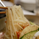 居酒屋 焼肉 明月館 - 麺リフトアップ