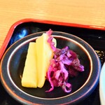 やぶ善 - 箸休めの"お漬物"は、嬉しい二種盛り。