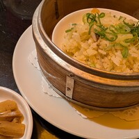 廣東料理 民生 ヒルトンプラザウエスト店 - 蒸しチャーハン（限定20食）、お漬物（ピリ辛メンマ）