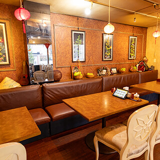 A Relaxing Healing Space Recreated from the Town of Hoi An