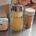 麺や くろえもん - 卓上の調味料