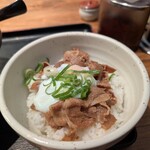 麺屋うだつ - 肉玉丼(450円)
