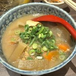 立ち呑み ソメアカ - あら煮込み豆腐
