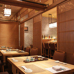 鮨処　音羽 - テーブル席　2人掛×6テーブル