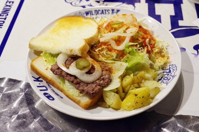 UK Wildcats Cafe Takaida Honten photo 3