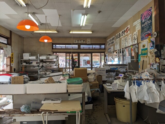 ヤマサ鮮魚本店 - 吹浦（海鮮）の写真