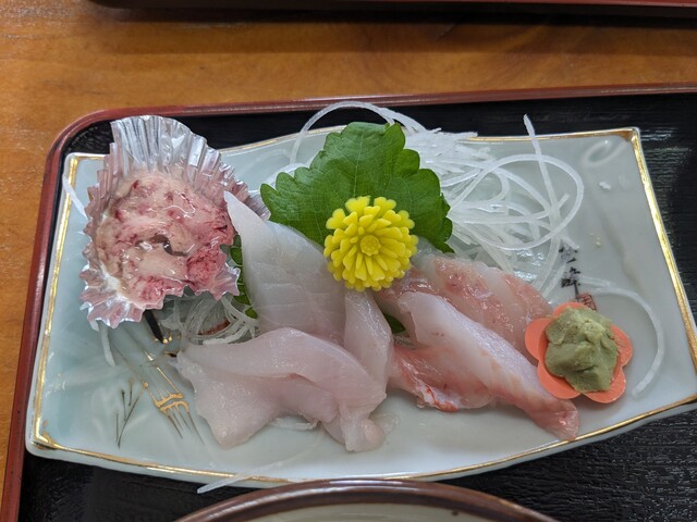 ヤマサ鮮魚本店 - 吹浦（海鮮）の写真