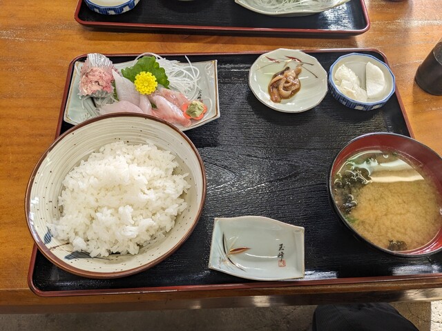 ヤマサ鮮魚本店 - 吹浦（海鮮）の写真