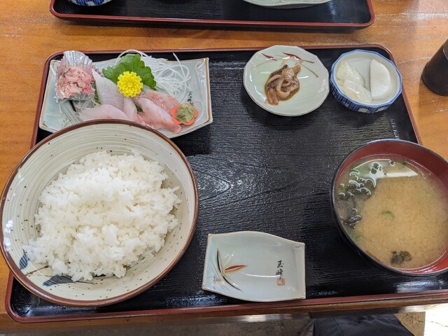 ヤマサ鮮魚本店 - 吹浦（海鮮）の写真