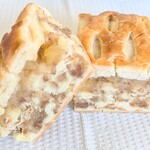 ローソンストア100 - パイ生地はサクサックしていないけど・・本当にずっしりりんごちゃん入っててこれも甘すぎなくて美味しーーーい♬138円