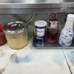 ラーメン丸仙 - ニンニク、胡椒など