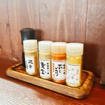 うどん豊前屋 官べえ - 一味唐辛子